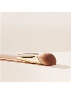 Rare Beauty Foundation Brush